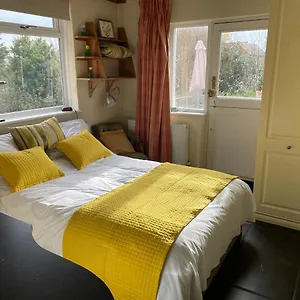 Apartment Entire 1bed With Ensuite Balcony & Parking, Southend-on-Sea